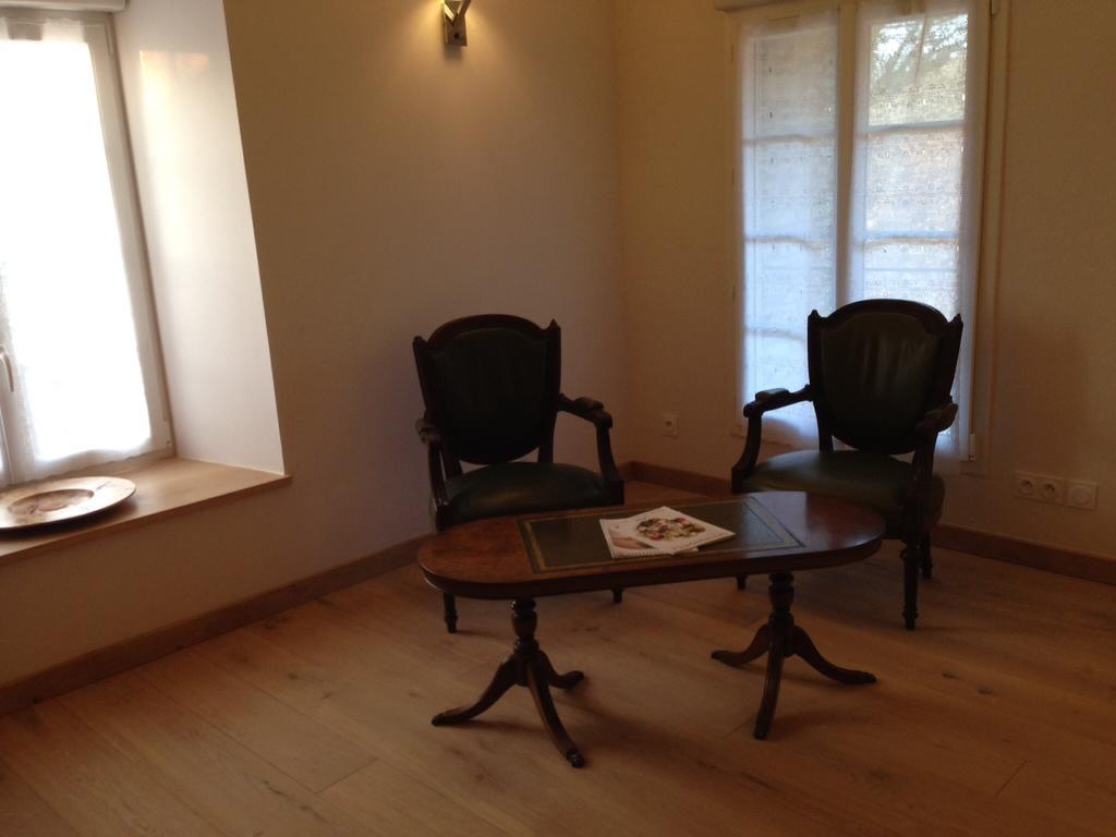 Le Manoir De La Vieille Douve Bed and Breakfast Bourg-d'Ire Δωμάτιο φωτογραφία
