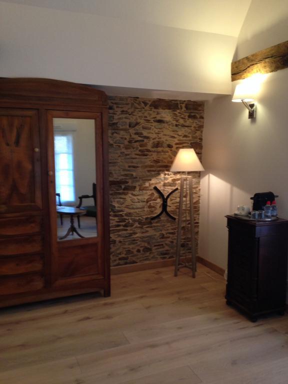 Le Manoir De La Vieille Douve Bed and Breakfast Bourg-d'Ire Δωμάτιο φωτογραφία